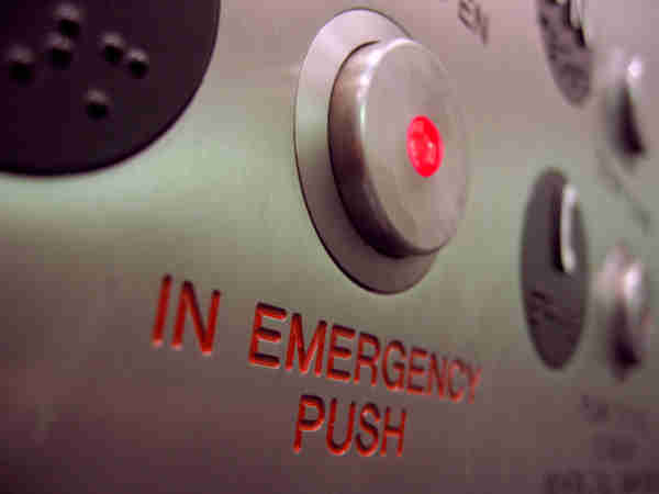 更多人被困在墨尔本电梯，但专家坚持他们仍然安全
