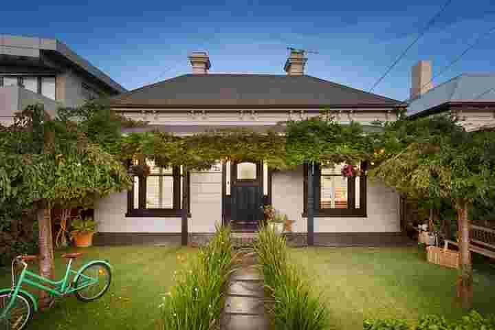 前AFL明星Brodie Holland列出了他的Ascot Vale Home，以154万美元