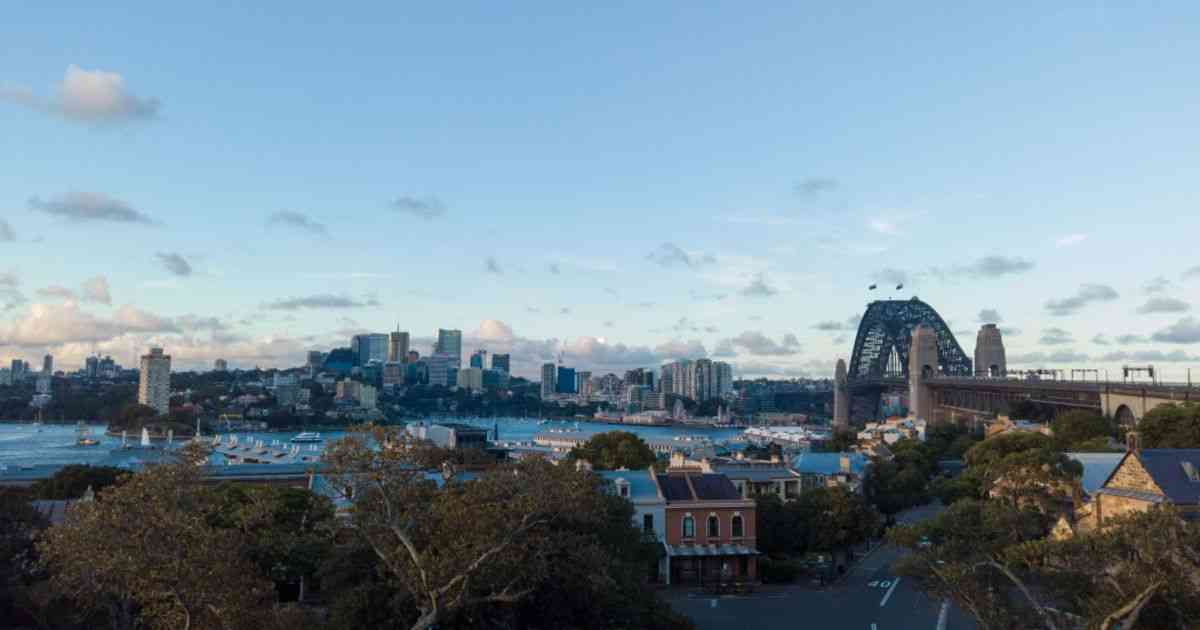 悉尼郊区，房价上涨并最落下