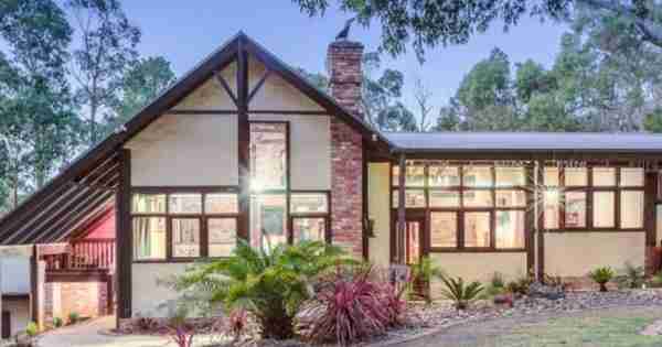 10 Schaeffer Road，Hurstbridge，Vic，在僻静的灌木丛中提供字符泥砖家