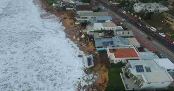 专家警告，柯卡洛的海滨房屋损坏将对房地产市场有更广泛的影响