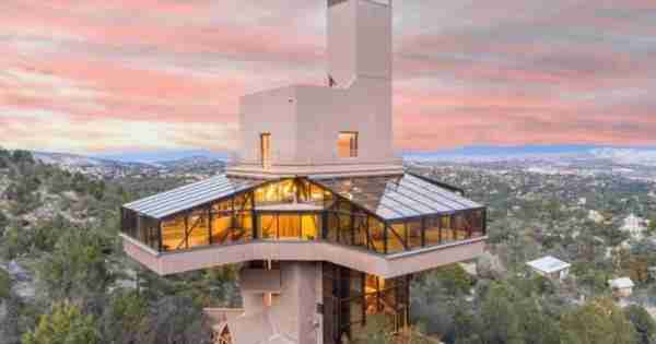 你自己是一个猎鹰的巢穴吗？北美最高的房子位于亚利桑那州的市场上