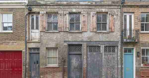 这座遗弃的西伦敦房屋在市场上以420万美元的价格
