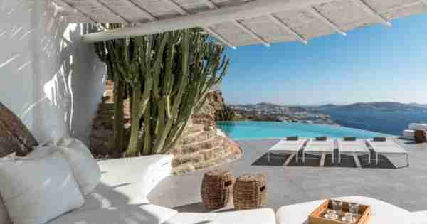 在天空嵴内，令人兴奋的Mykonos别墅在市场上近700万美元