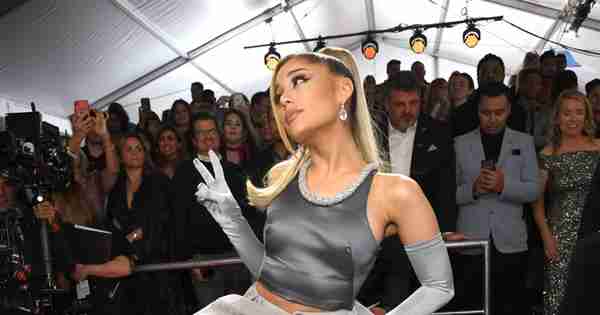 歌手Ariana Grande在加利福尼亚州的两个豪宅上花费了近3000万美元