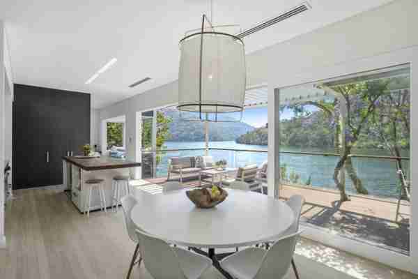 Cate Blanchett和Andrew Upton在价格范围的顶部出售Hawkesbury River Retreat