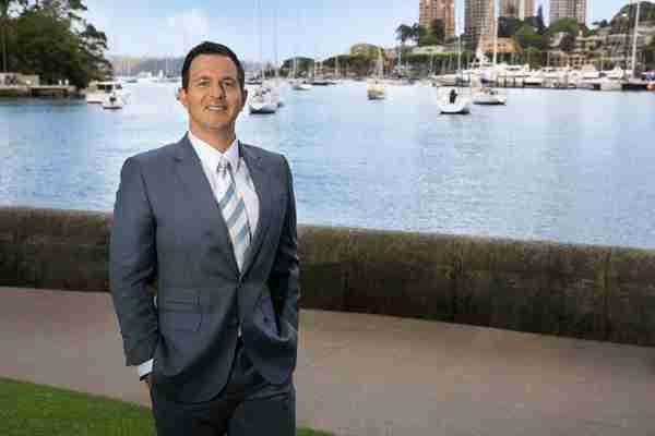 Sacked McGrath Real Estate Admit Adrian Bo为其办事处提供商务辅导